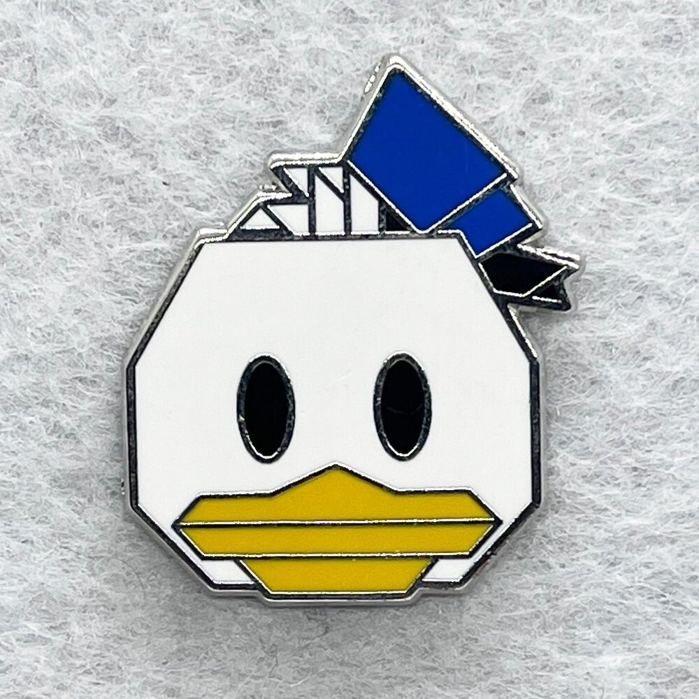 🔮 5/$25 Disney‎ Origami Donald Duck Pin